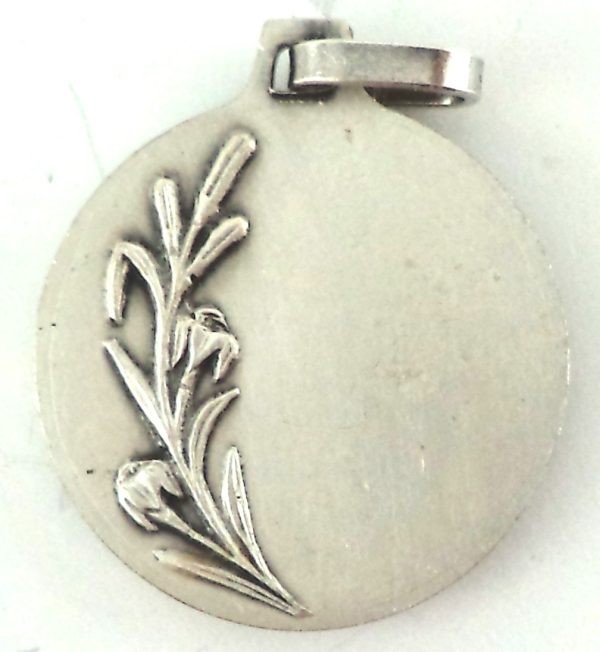 Silver-plated medal reverse with floral design, 18 mm.