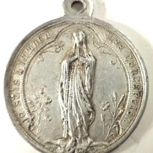 Antique medal depicting the Immaculate Virgin Mary with French inscription.